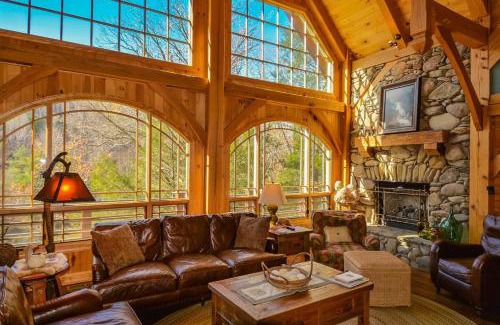 Lansing House | Luxury Riverfront Lodge - Sleeps 12, VIEWS, Fireplaces, Dogs OK