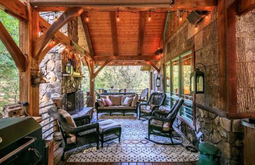 Lansing House | Luxury Riverfront Lodge - Sleeps 12, VIEWS, Fireplaces, Dogs OK
