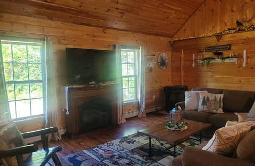 Abbot Cabin | Luxury Riverside Lodging cozy comfort in Abbot Maine 15 mins to Moosehead Lake