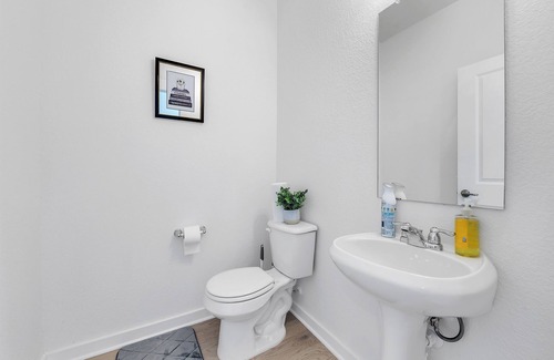 Del Valle House | Luxury Room near TSLA, COTA, AUS