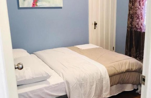 Old East York Apartment | Luxury Room VI East York Space Share Toronto Canada