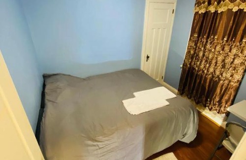 Old East York Apartment | Luxury Room VII East York Space Share Toronto Canada