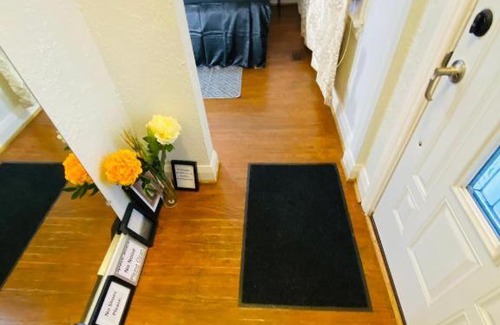 Old East York Apartment | Luxury Room VII East York Space Share Toronto Canada