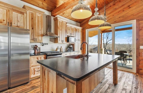 Hudson Cabin | Luxury Rustic Cabin! Over 160 Acres w/trails