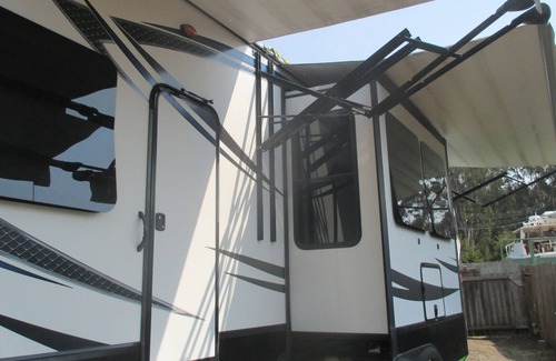 Fort Bragg House | Luxury RV 1/4 mile from the beach and MacKerricher State Park.