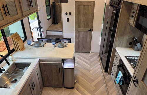 Palm Harbor House | Luxury RV in Palm Harbor in a quiet, private side yard 3 miles from 3 beaches!