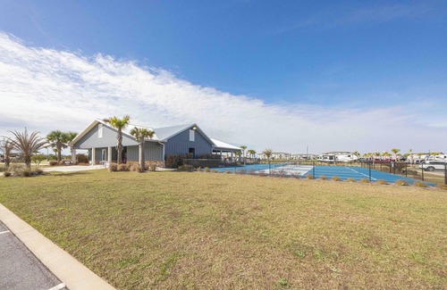 Foley RV Rental | Luxury RV Lot 40 at Grand Riviera Resort in Foley, AL
