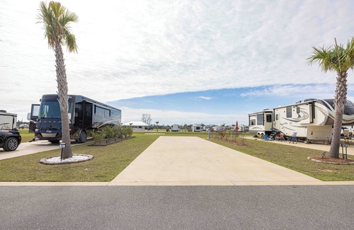 Foley RV Rental | Luxury RV Lot 98 at Grand Riviera Resort in Foley, AL