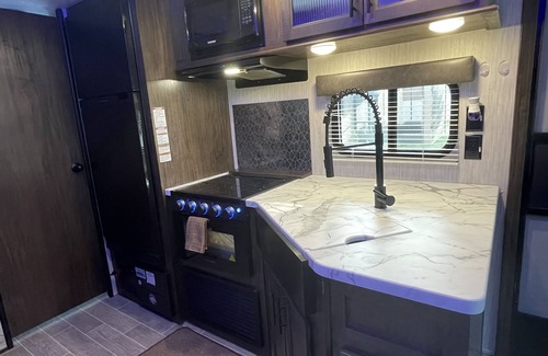 Taft House | Luxury RV on a beautiful land with all amenities, fantastic deck for relaxing
