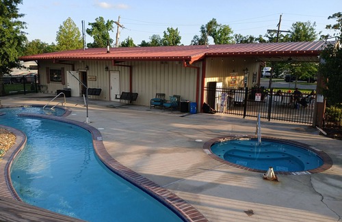 Lake Charles RV Rental | Luxury RV resort with all of Lake Charles must see attractions within 15 miles.