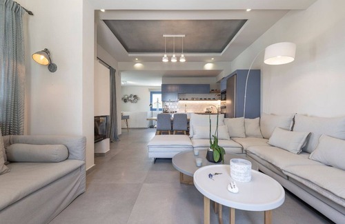 Megalochori Villa | Luxury Santorini Villa | 4 Bedroom Villa | Secluded Location & Private Pool |.
