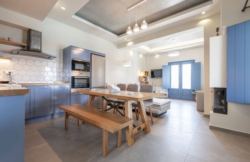 Megalochori Villa | Luxury Santorini Villa | 4 Bedroom Villa | Secluded Location & Private Pool |.