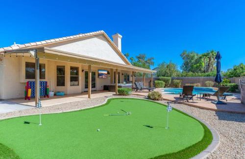 Paradise Valley Village House | Luxury Scottsdale Retreat Heated Pool and Mini Golf