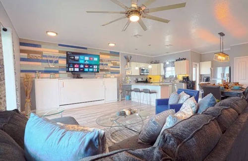 Surfside Beach Condo | Luxury Seaside Condo w/Ocean Views, steps to sand!
