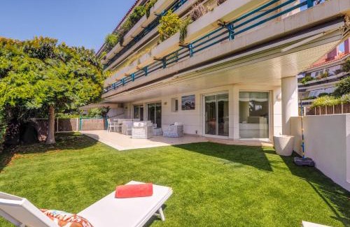 Passeig Maritim Apartment | Luxury Seaview Apartment by Hello Homes Sitges