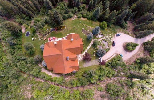 Midway House | LUXURY, SECLUDED LODGE SKI AND SWIM