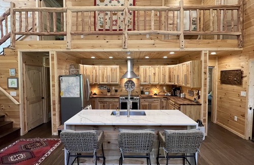 Nancy Cabin | Luxury Secluded Retreat at Lake Cumberland - Wolf Creek Marina