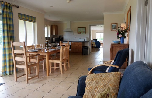 Yarmouth House | Luxury self catering level entry bungalow in a meadow, near coast and country