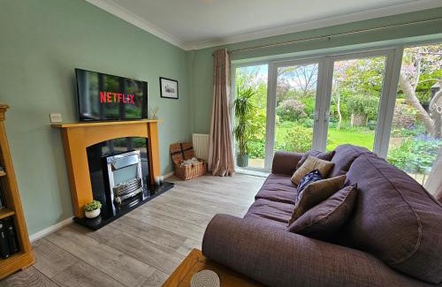 Colchester Apartment | Luxury Self Catering with Cosy Cabin & Sauna in Colchester