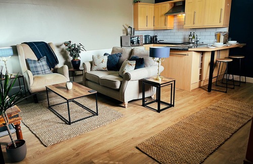 Potter Brompton Cottage | Luxury self-contained country cottage. Amazing views!