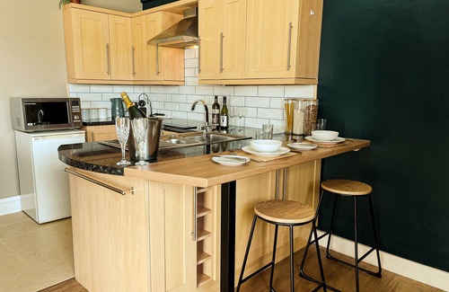 Potter Brompton Cottage | Luxury self-contained country cottage. Amazing views!