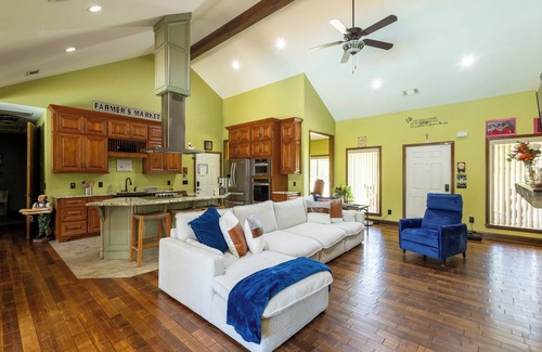 Midland Boat Rental | Luxury Serene Getaway w/Sparkling Pool near Ft. Moore & Callaway Gardens