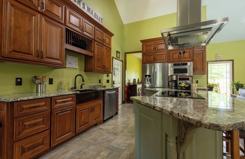 Midland Boat Rental | Luxury Serene Getaway w/Sparkling Pool near Ft. Moore & Callaway Gardens