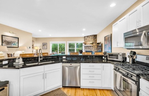 Carrabassett Valley House | Luxury Ski In/Out Town Home w/Mtn Views & Hot tub!