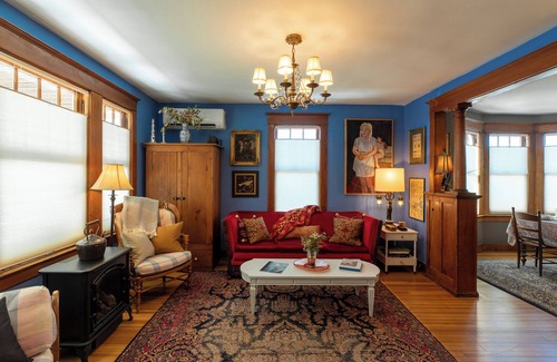 Hudson House | Luxury Spa Retreat with Sauna, Hot Tub & Swimming Pool in the Heart of Hudson