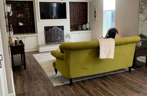 Oakwood Historic District House | Luxury Spa Suite on 3rd
