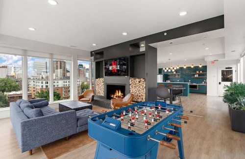 Downtown Minneapolis Apartment | Luxury Spacious 2Bd Condo In DT Minneapolis, Minutes From Minneapolis Convention Center & US Bank Arena