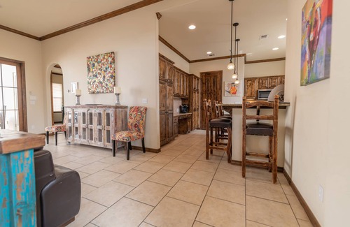 Kerrville House | Luxury & Spacious 3 bed/3 Bath Villa in Gated Community - Great for Families