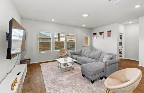 Austin House | Luxury Spacious GameRoom Sleeps 15 people