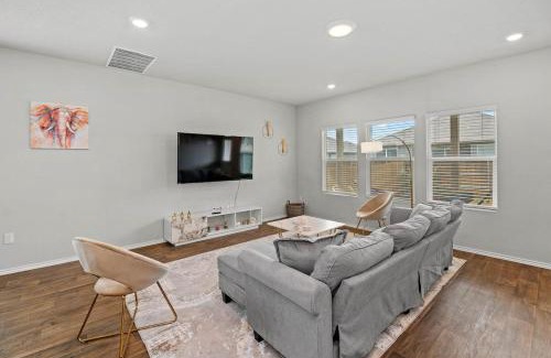 Austin House | Luxury Spacious GameRoom Sleeps 15 people
