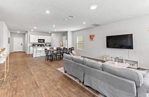 Austin House | Luxury Spacious GameRoom Sleeps 15 people