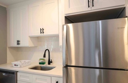 West New Haven Apartment | Luxury Spacious Home/Convenient Location/Free Wine