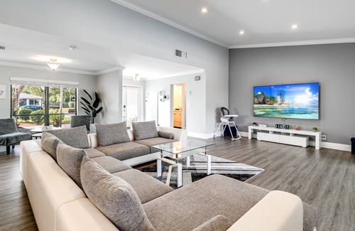 Plantation House | luxury spacious modern 4 bedroomsw/amazing pool