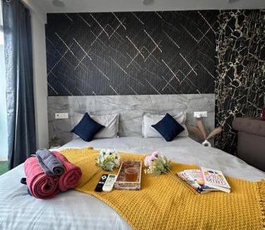 Greater Noida Apartment | Luxury Stay by Good vibes studio