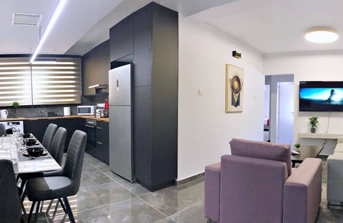 Larnaca Apartment | Luxury Stay directly on Mackenzie Beach
