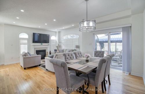 Brampton House | Luxury Stay in a beautiful City Brampton