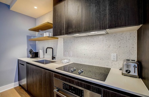 Rainey Street Historic District Condo | Luxury Stay on Rainey St