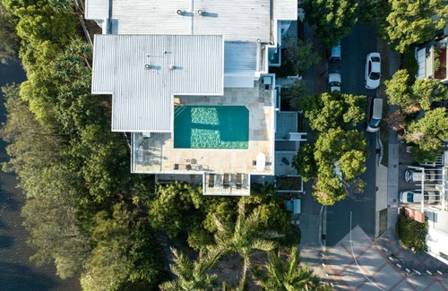 Varsity Lakes Apartment | Luxury Stays Varsity-Robina-Bond