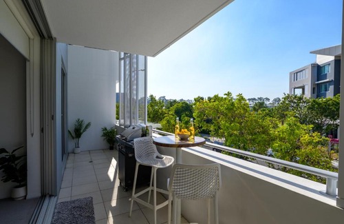 Varsity Lakes Apartment | Luxury Stays Varsity-Robina-Bond