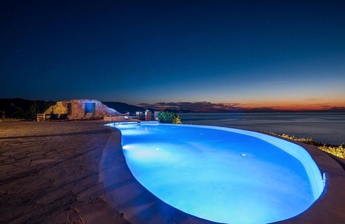 Korithi Villa | Luxury Stone House, Breathtaking Sea Views, Infinity Pool, Jacuzzi and Direct Access to the Sea!