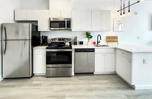 Elizabeth Apartment | Luxury Studio Apartment-near NYC, EWR, Prudential, NJPAC, Dwntwn Newark, MetLife