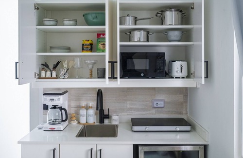 Ocean Park House | Luxury Studio Apartment 5. Steps from the beach!