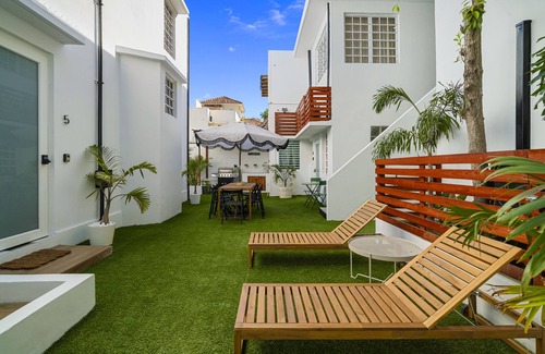 Ocean Park House | Luxury Studio Apartment 5. Steps from the beach!
