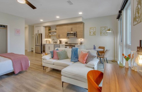 Uptown Apartment | Luxury Studio, Gym, Spa, Garage Parking, Safe 314