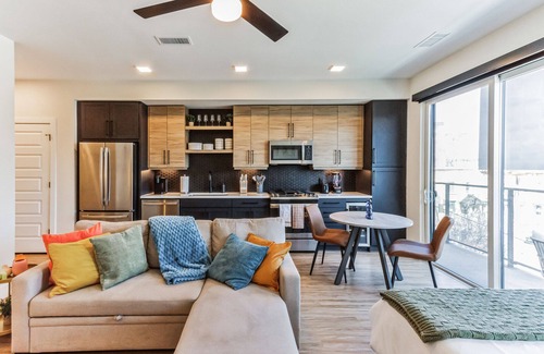 Uptown Apartment | Luxury Studio, Gym, Spa, Garage Parking 301