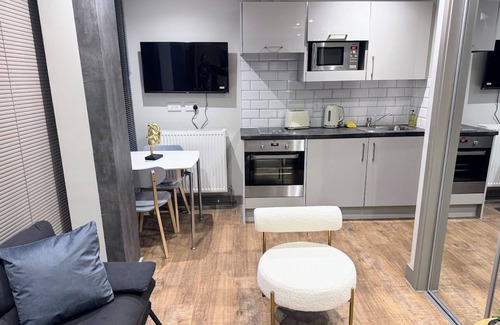 Maidstone Apartment | Luxury Studio in Maidstone Town Centre – Steps from Maidstone East!